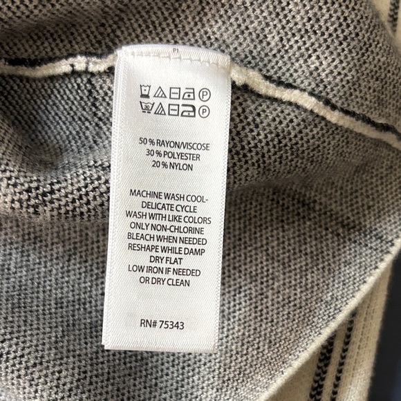 Adrienne Vittadini Cream and Black Plaid Sweater - Picture 4 of 4